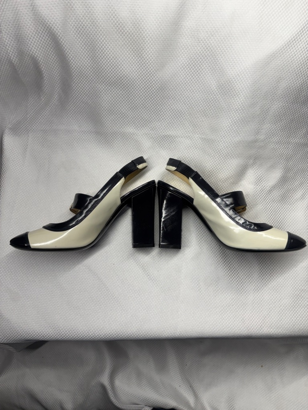 Marc by Marc Jacobs Black and Cream Two-Tone Slingback Block Heels - Size (37) 7 - Picture 2 of 6